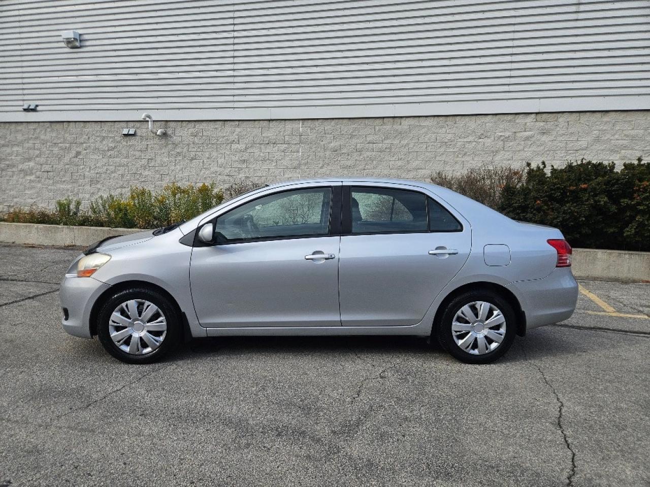 2011 Toyota Yaris AUTOMATIC-ONLY 96000KM-CLEAN CARFAX-CERTIFIED Photo