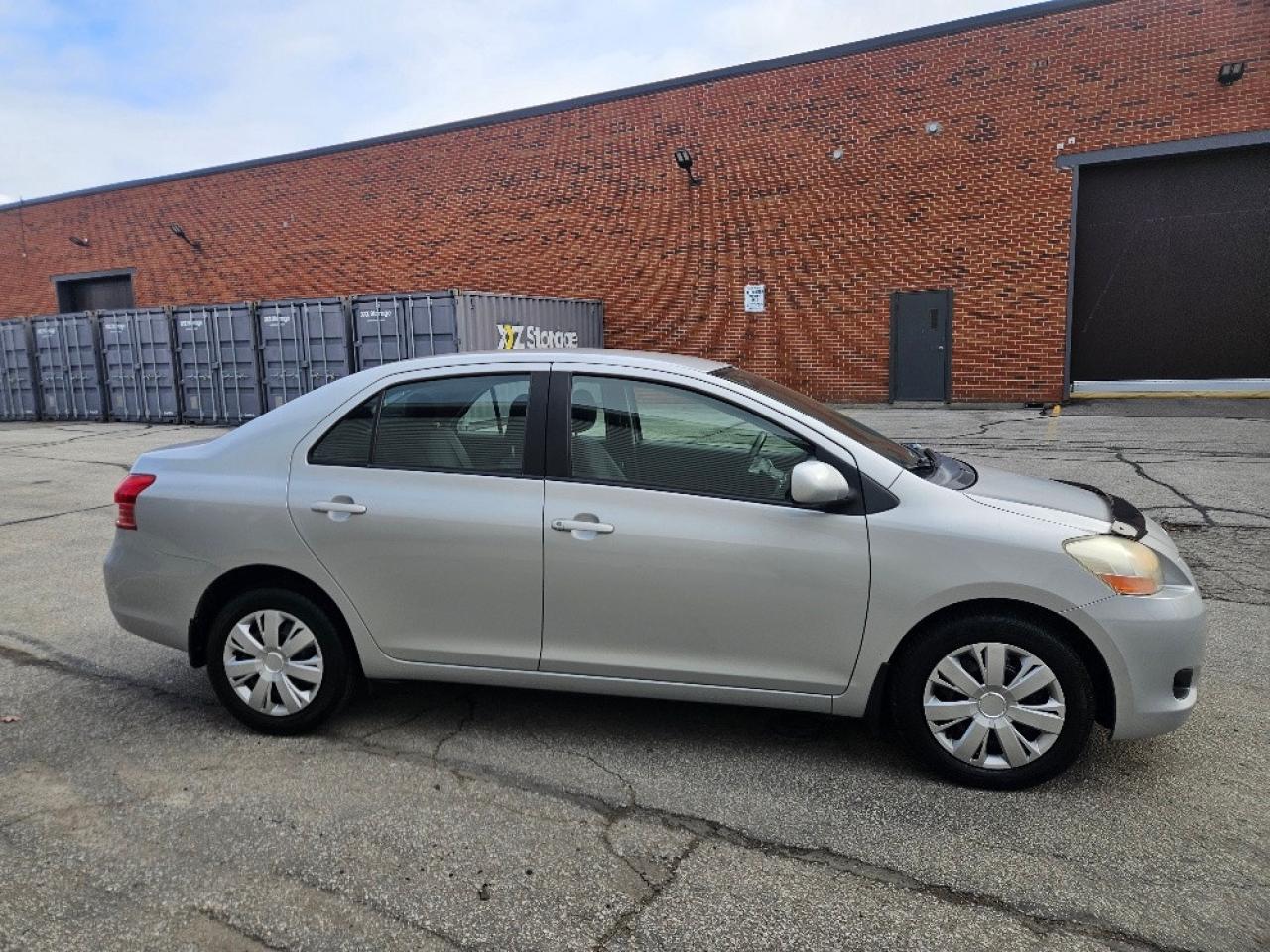 2011 Toyota Yaris AUTOMATIC-ONLY 96000KM-CLEAN CARFAX-CERTIFIED Photo