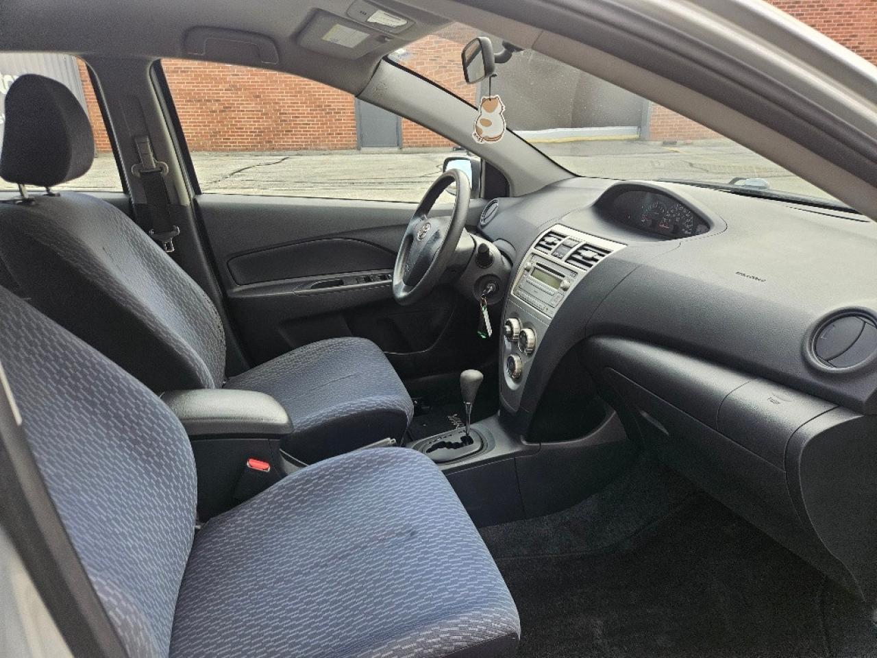 2011 Toyota Yaris AUTOMATIC-ONLY 96000KM-CLEAN CARFAX-CERTIFIED Photo