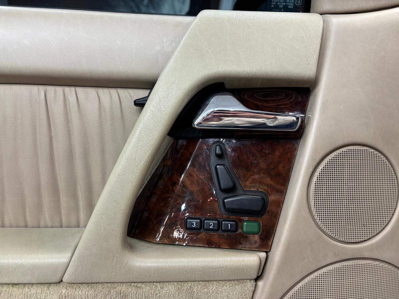 1993 Mercedes-Benz 600 SL RWD Photo
