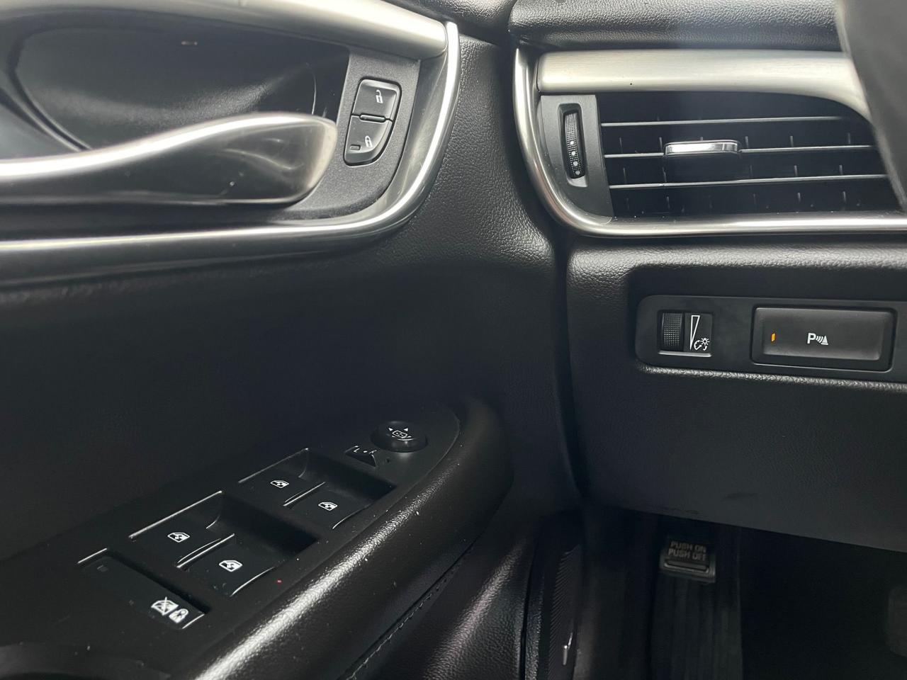 2015 Cadillac ATS Luxury *SAFETY, HEATED SEAT & STEERING, SUNROOF* Photo