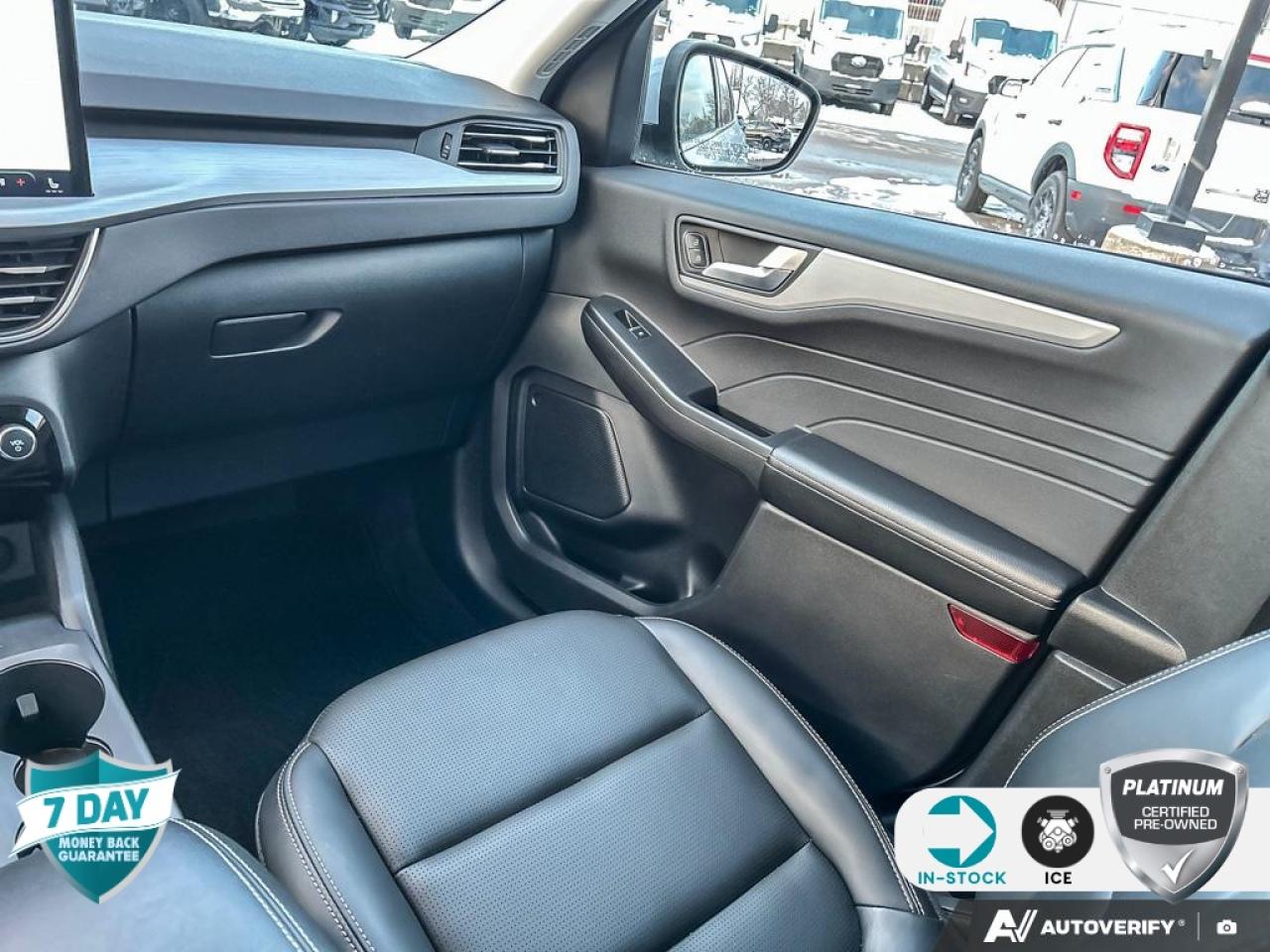 2025 Ford Escape Platinum PLATINUM AWD LEATHER NAVI CERTIFIED Photo