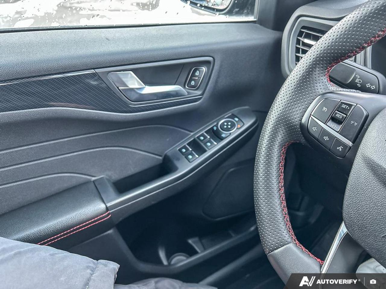 2023 Ford Escape ST-Line ST LINE AWD HEATED SEATS CERTIFIED Photo