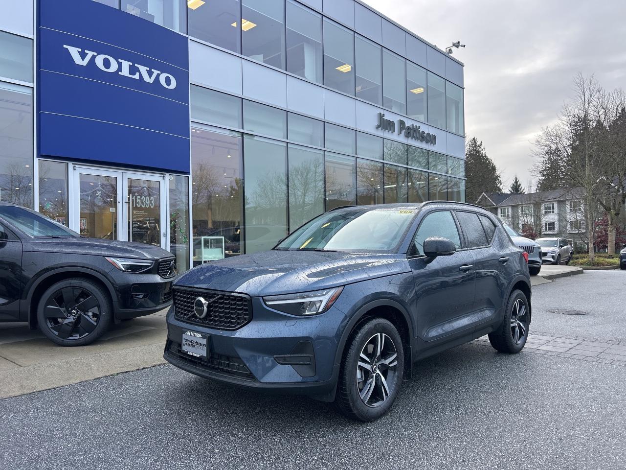 New 2026 Volvo XC40 B5 AWD Core Dark Theme for sale in Surrey, BC