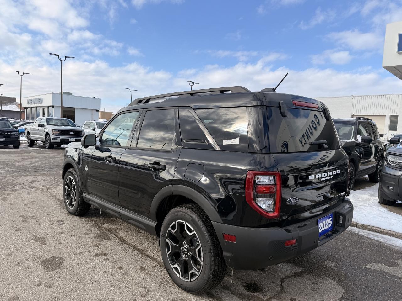 2025 Ford Bronco Sport Outer Banks/Moonroof/Tech Pkg Photo