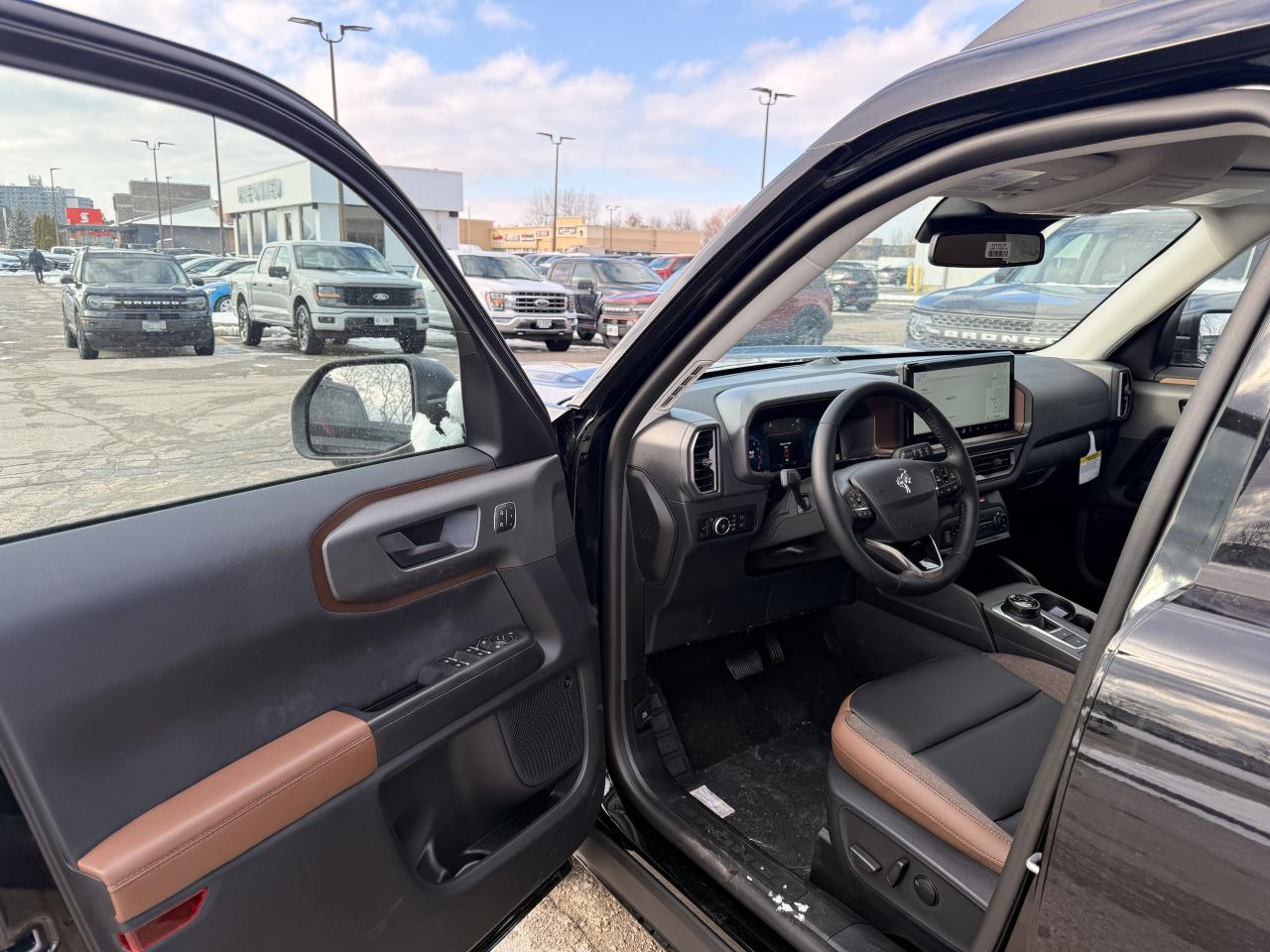 2025 Ford Bronco Sport Outer Banks/Moonroof/Tech Pkg Photo