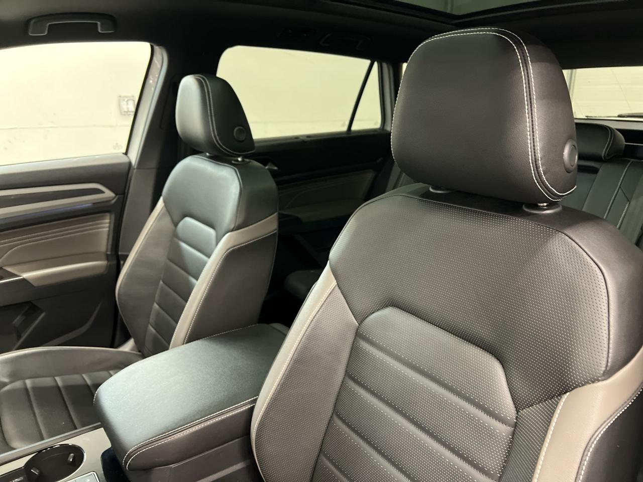 2023 Volkswagen Atlas Cross Sport EXECLINE R-LINE AWD | COOLED LEATHER | PANO ROOF Photo