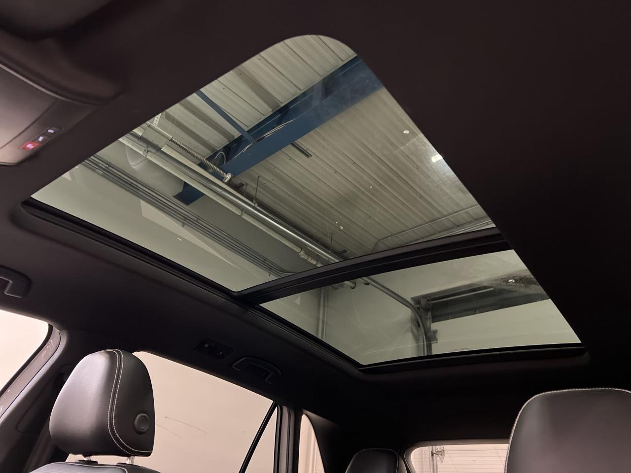 2023 Volkswagen Atlas Cross Sport EXECLINE R-LINE AWD | COOLED LEATHER | PANO ROOF Photo