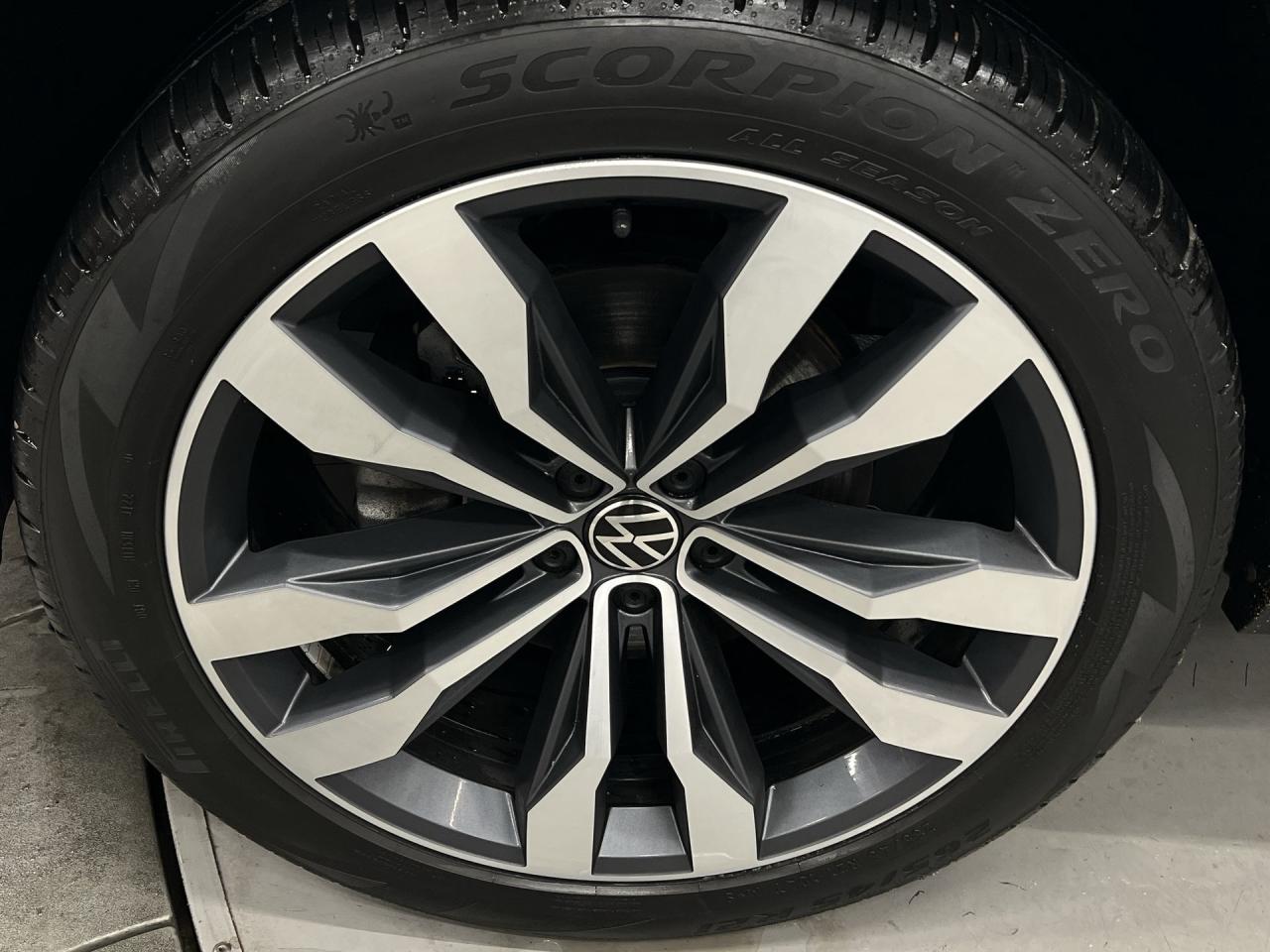 2023 Volkswagen Atlas Cross Sport EXECLINE R-LINE AWD | COOLED LEATHER | PANO ROOF Photo