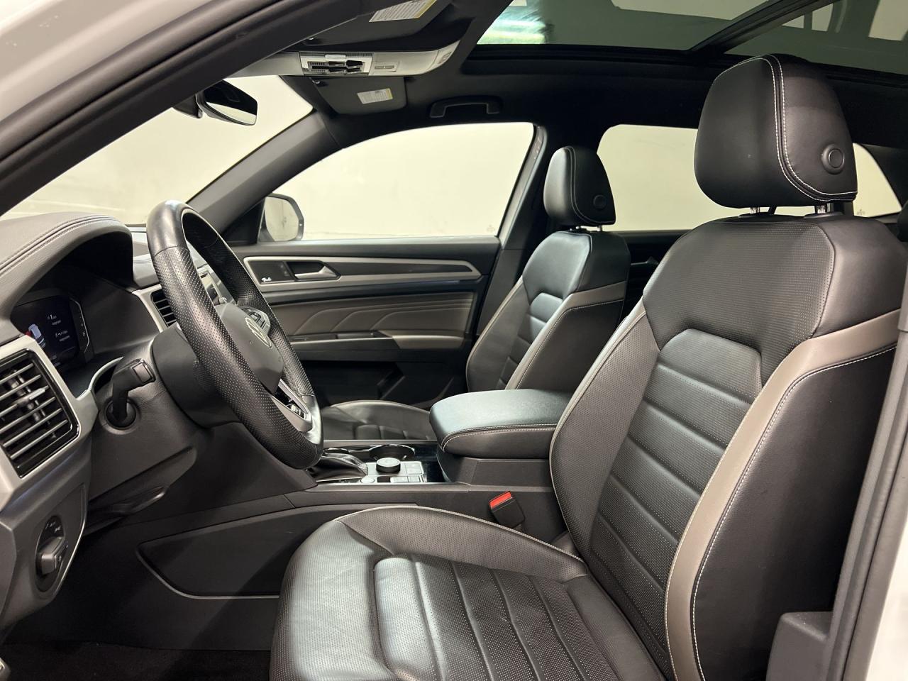 2023 Volkswagen Atlas Cross Sport EXECLINE R-LINE AWD | COOLED LEATHER | PANO ROOF Photo