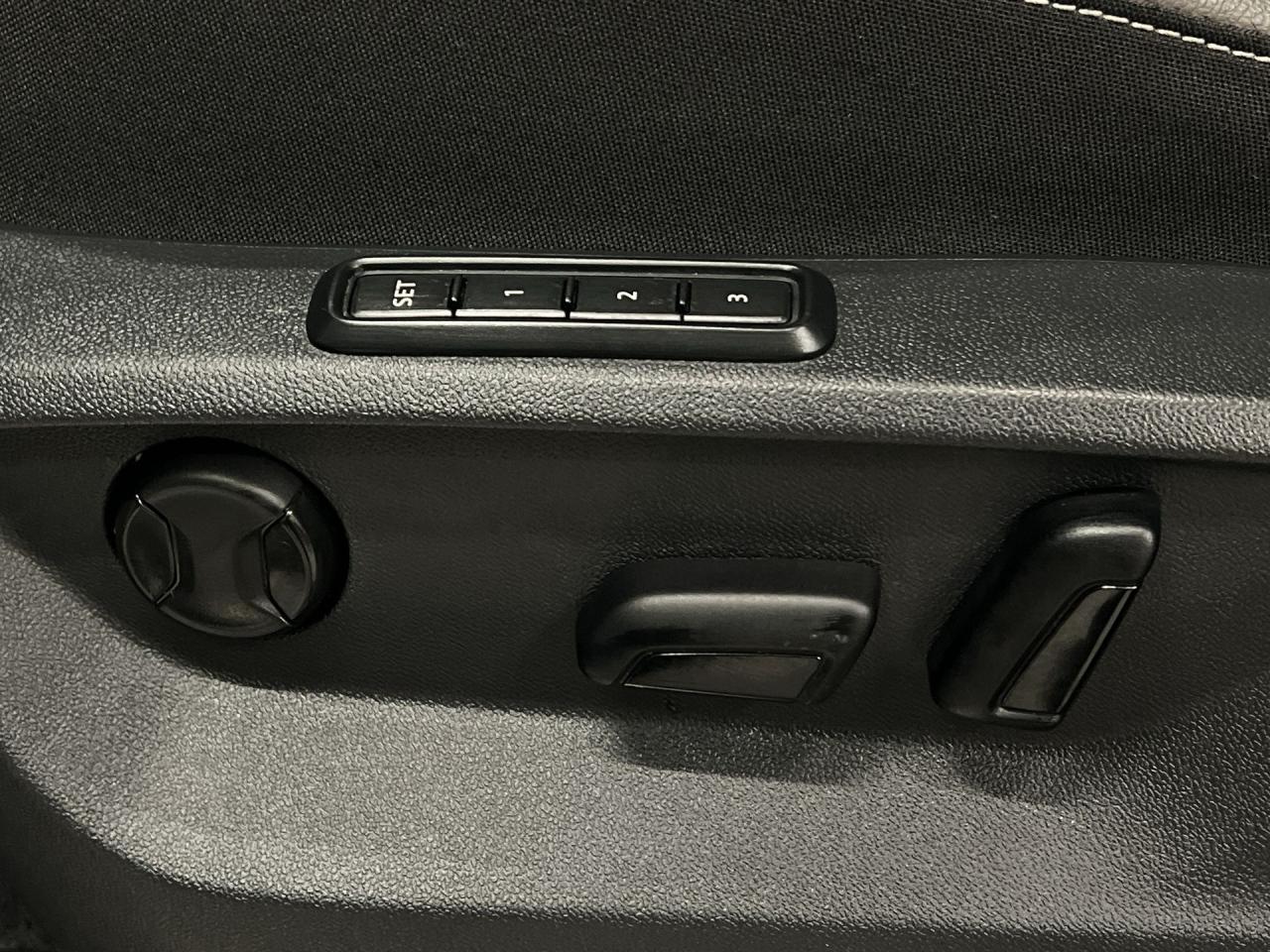 2023 Volkswagen Atlas Cross Sport EXECLINE R-LINE AWD | COOLED LEATHER | PANO ROOF Photo