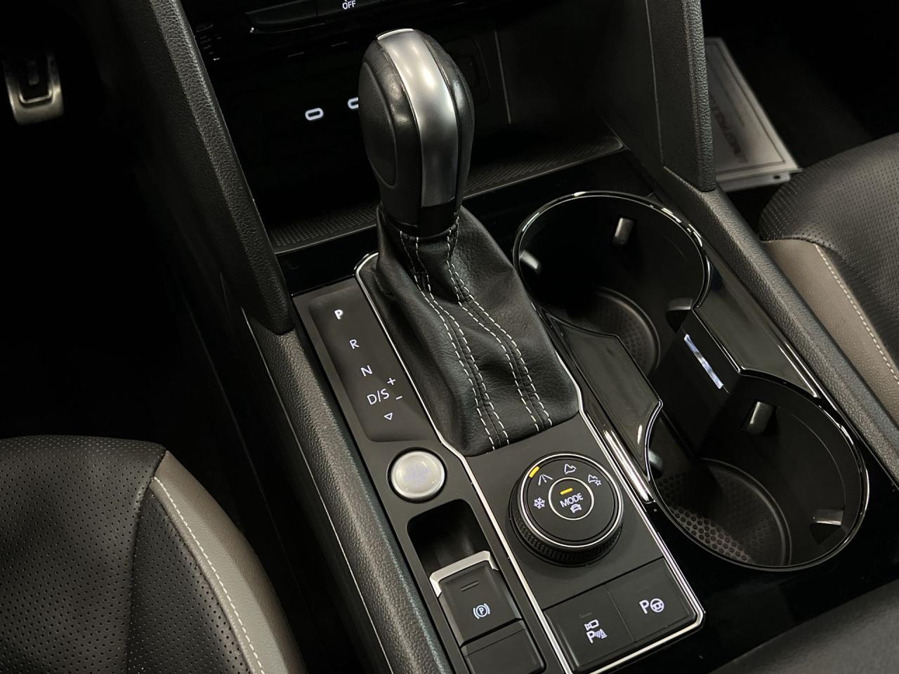 2023 Volkswagen Atlas Cross Sport EXECLINE R-LINE AWD | COOLED LEATHER | PANO ROOF Photo