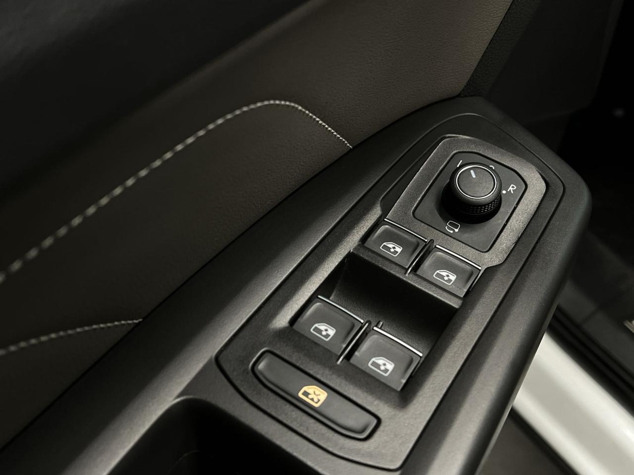 2023 Volkswagen Atlas Cross Sport EXECLINE R-LINE AWD | COOLED LEATHER | PANO ROOF Photo