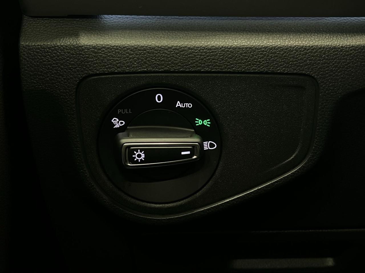 2023 Volkswagen Atlas Cross Sport EXECLINE R-LINE AWD | COOLED LEATHER | PANO ROOF Photo