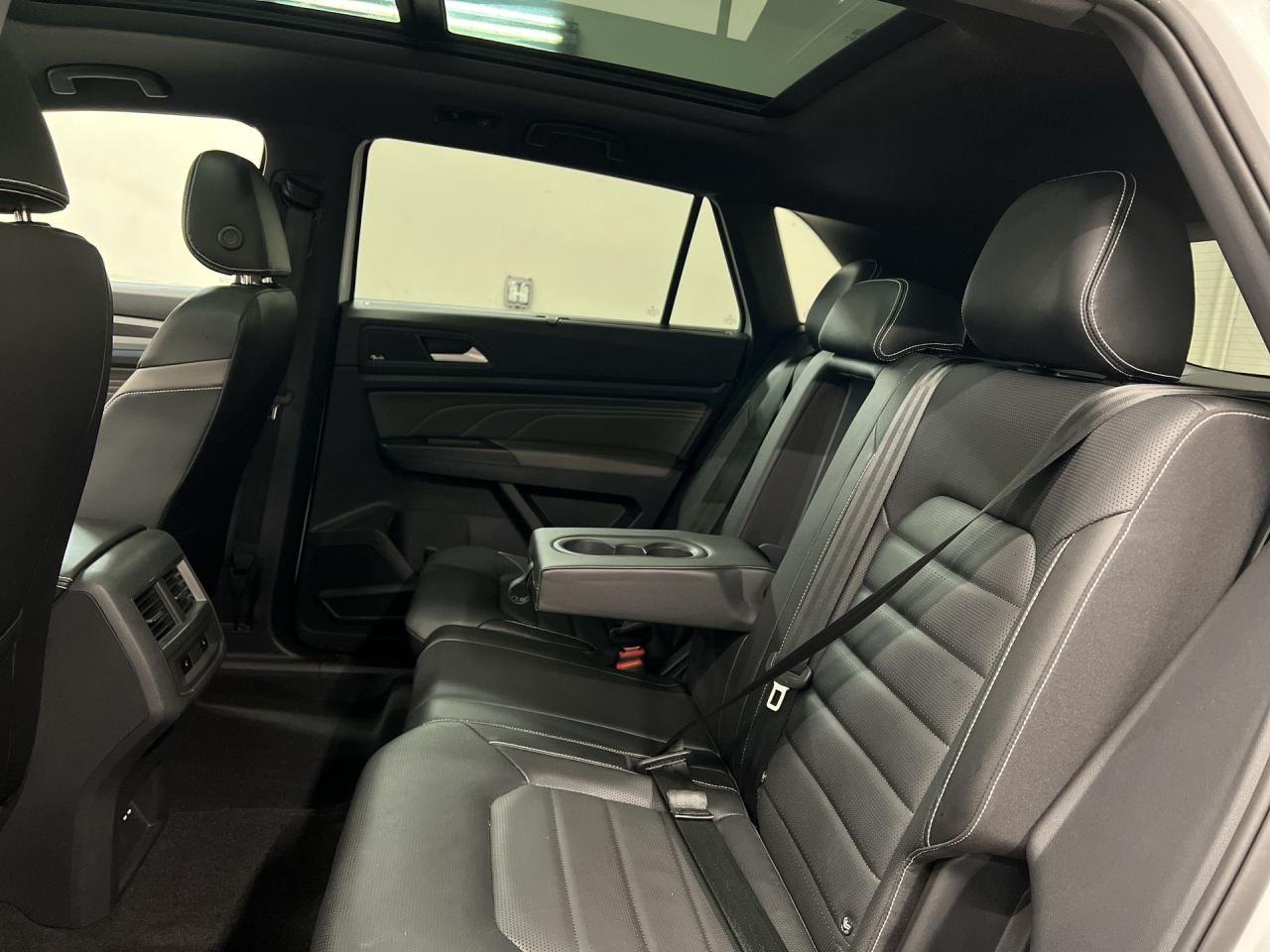 2023 Volkswagen Atlas Cross Sport EXECLINE R-LINE AWD | COOLED LEATHER | PANO ROOF Photo
