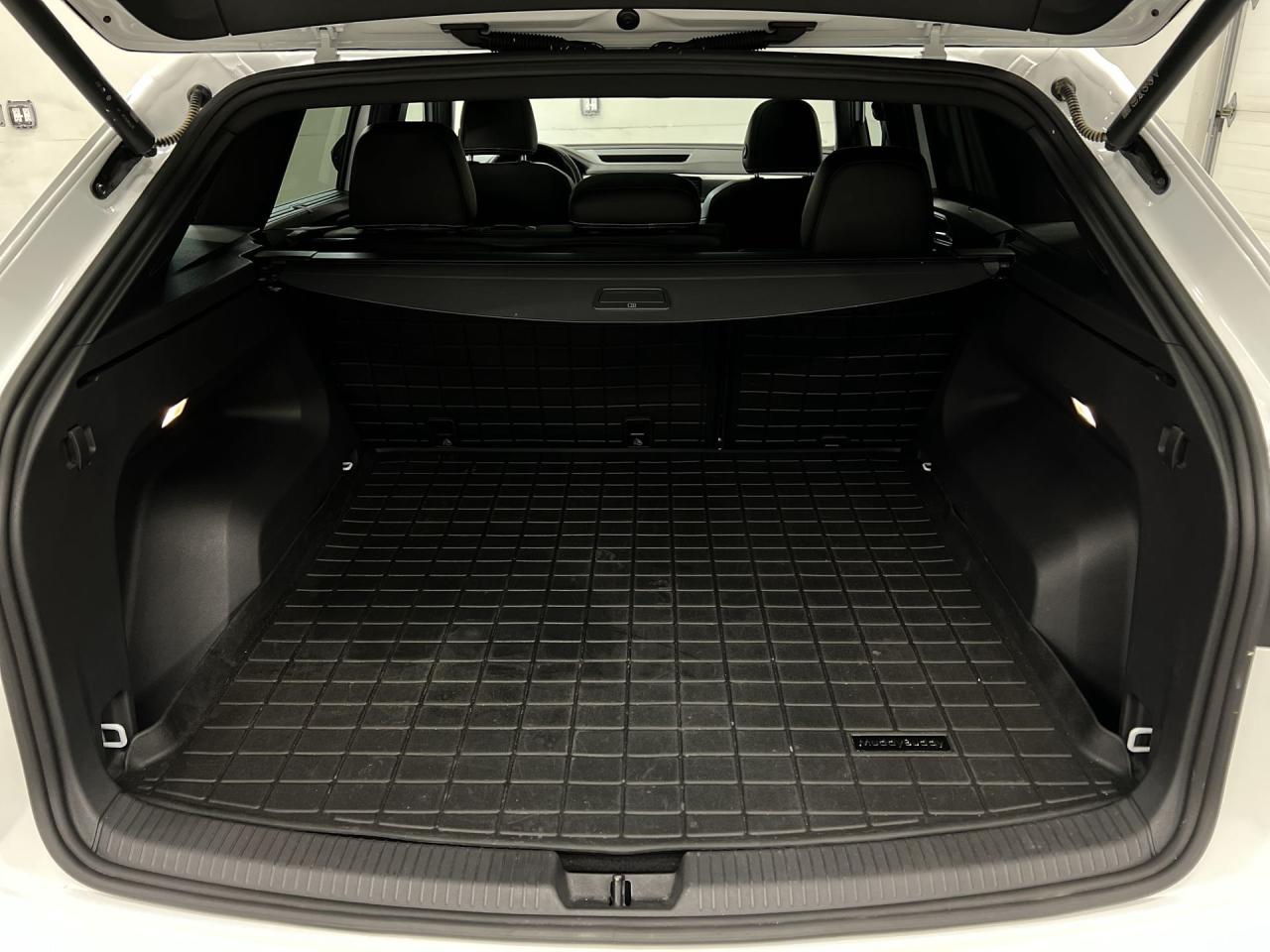 2023 Volkswagen Atlas Cross Sport EXECLINE R-LINE AWD | COOLED LEATHER | PANO ROOF Photo