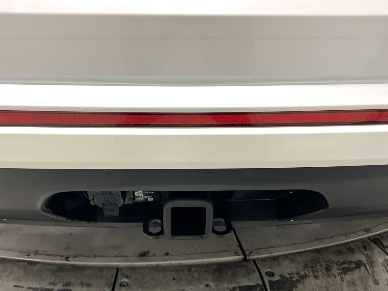 2023 Volkswagen Atlas Cross Sport EXECLINE R-LINE AWD | COOLED LEATHER | PANO ROOF Photo