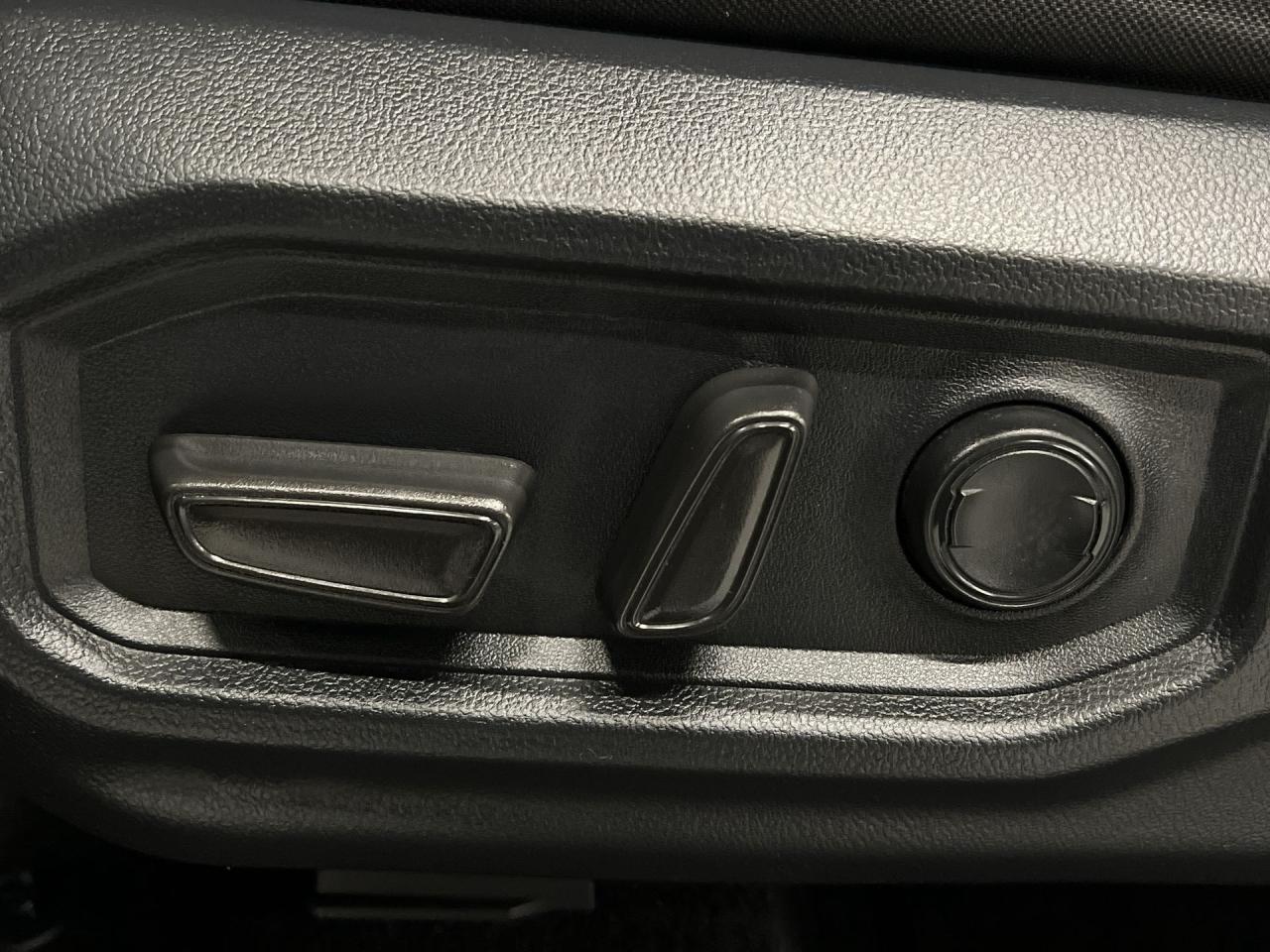 2024 Toyota Tundra TRD OFF-ROAD 4X4 | CREWMAX | HTD SEATS | TOW PKG Photo