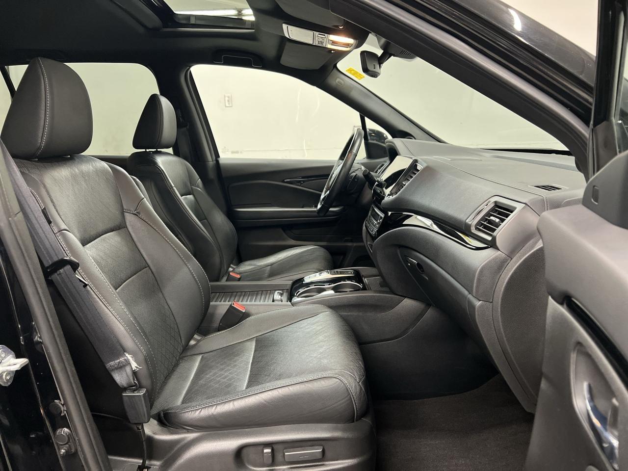 2021 Honda Passport TOURING AWD | COOLED LEATHER | SUNROOF | CARPLAY Photo