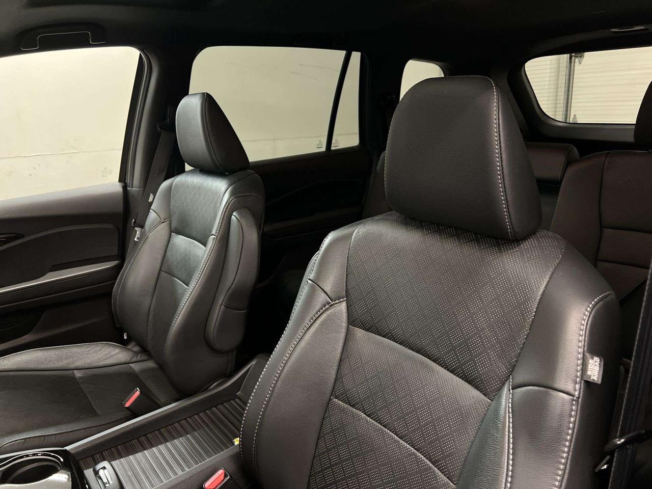 2021 Honda Passport TOURING AWD | COOLED LEATHER | SUNROOF | CARPLAY Photo