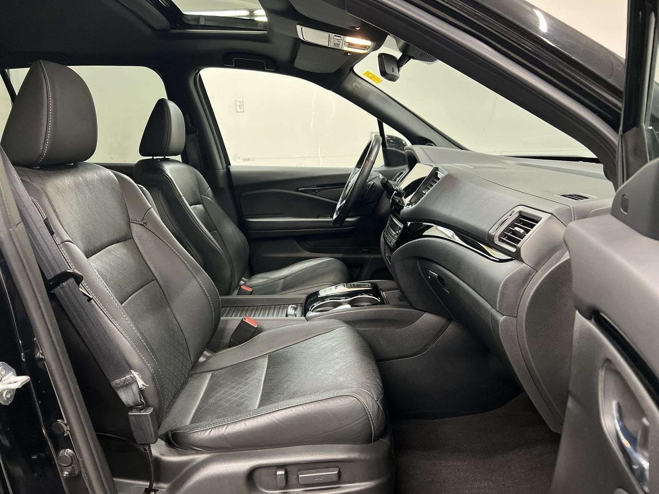 2021 Honda Passport TOURING AWD | COOLED LEATHER | SUNROOF | CARPLAY Photo