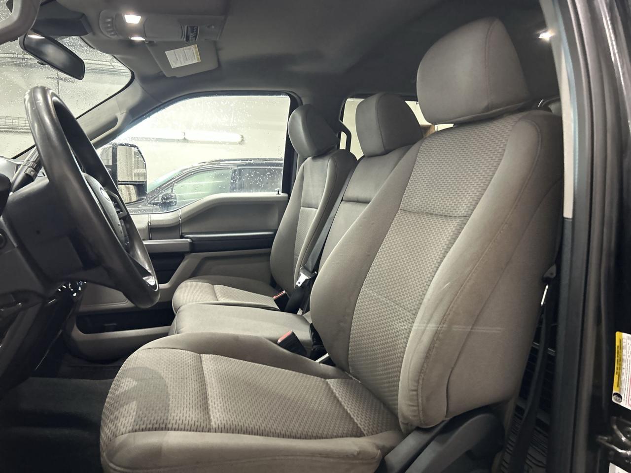 2022 Ford F-250 XLT 4X4 |6.7L POWERSTROKE | CREW | BOX CAP Photo