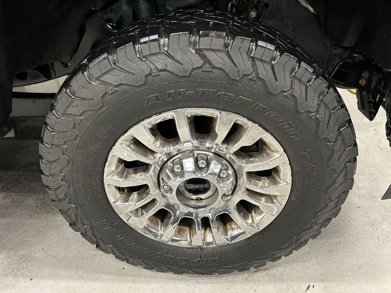 2022 Ford F-250 XLT 4X4 |6.7L POWERSTROKE | CREW | BOX CAP Photo