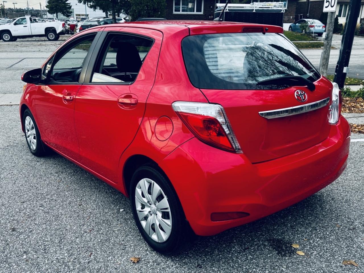 2014 Toyota Yaris LE Photo3