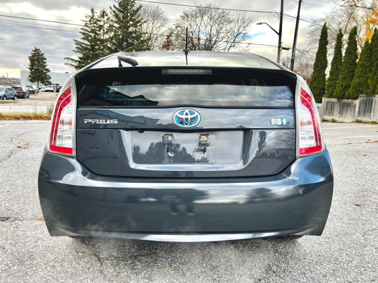 2014 Toyota Prius Three Photo3