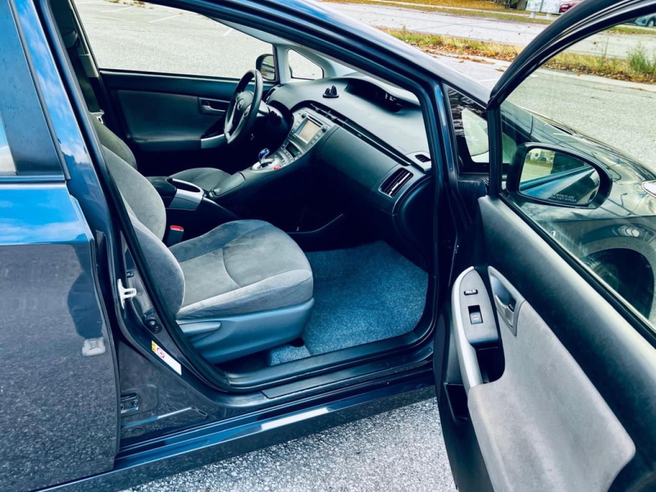 2014 Toyota Prius Three Photo