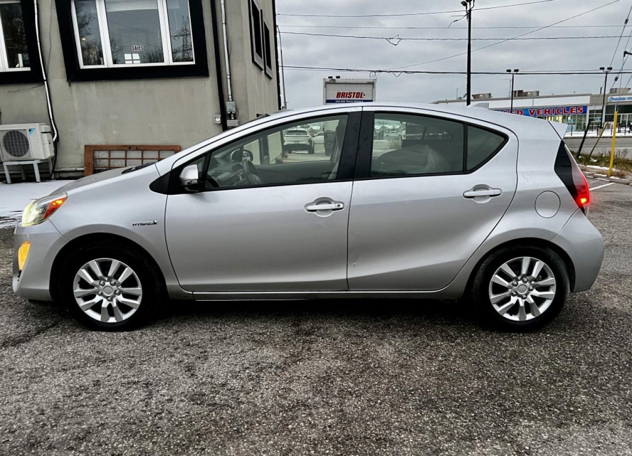 2016 Toyota Prius c Three Photo