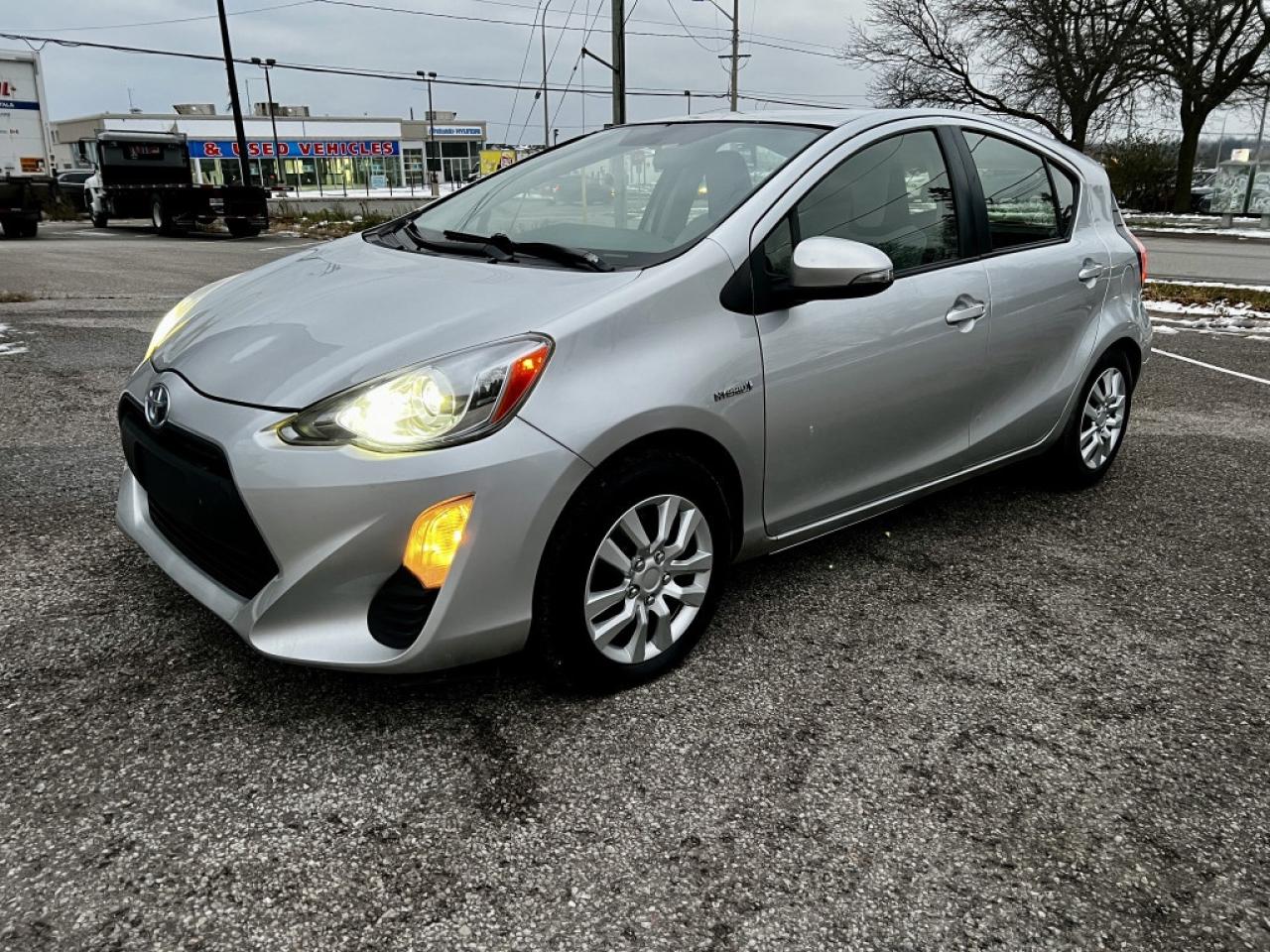 2016 Toyota Prius c Three Photo