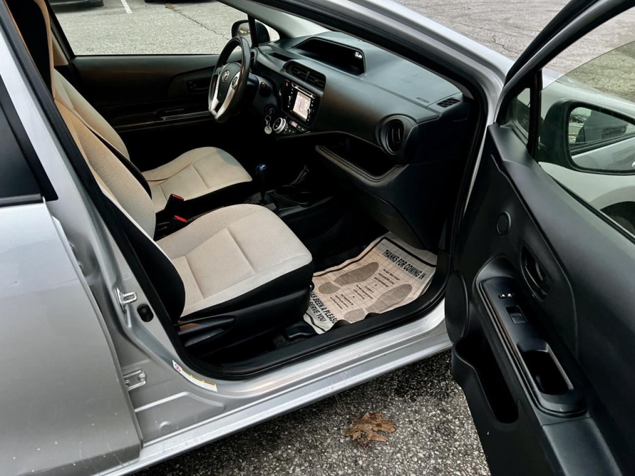 2016 Toyota Prius c Three Photo