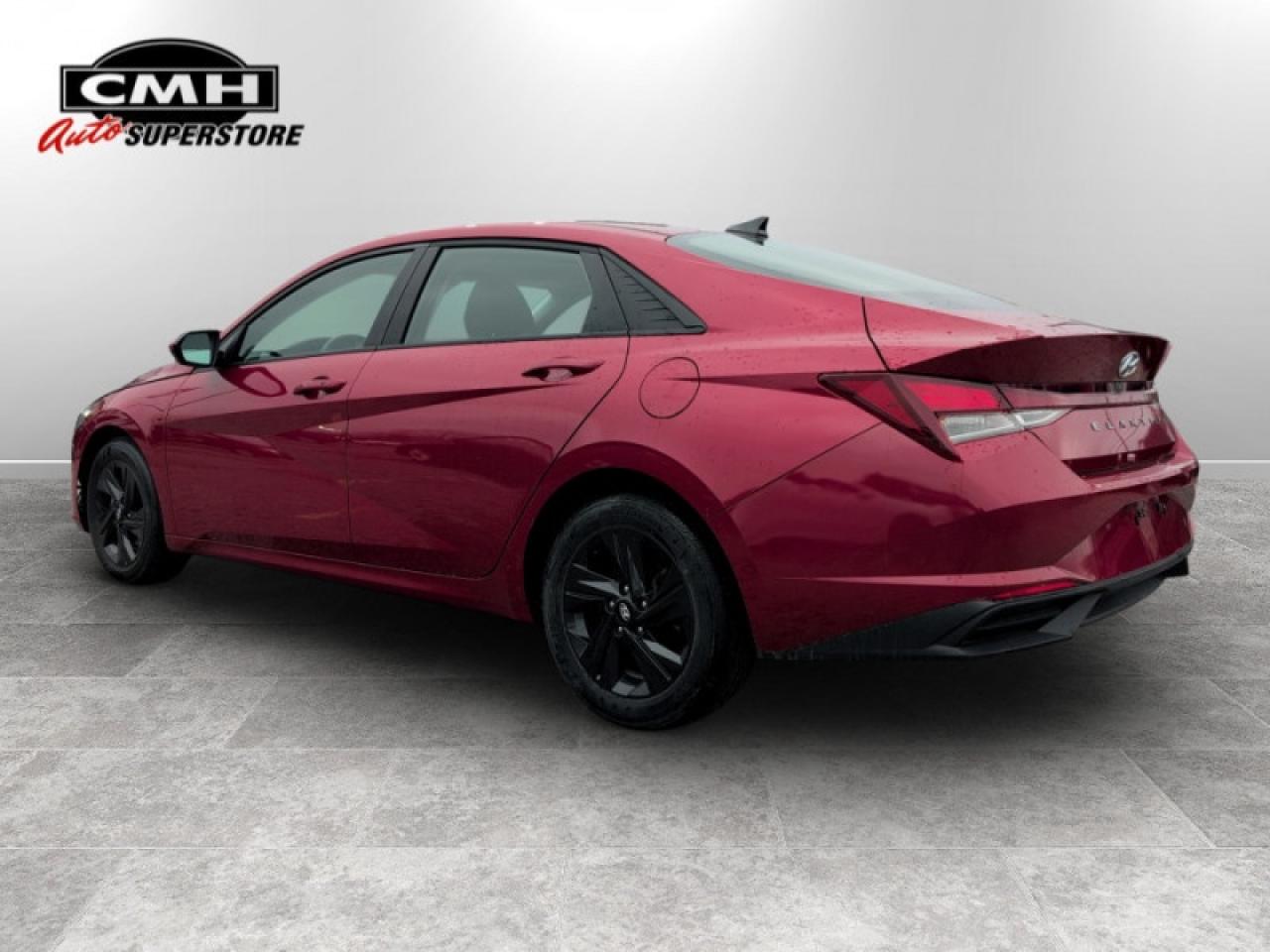 2022 Hyundai Elantra Preferred w/Sun + Tech Pkg  **1 OWNER** Photo