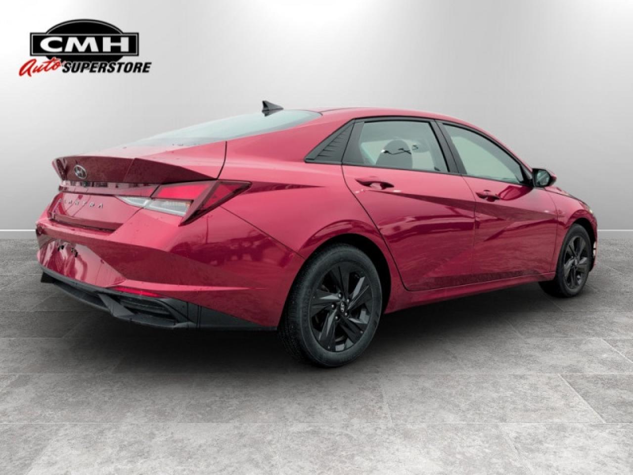 2022 Hyundai Elantra Preferred w/Sun + Tech Pkg  **1 OWNER** Photo3