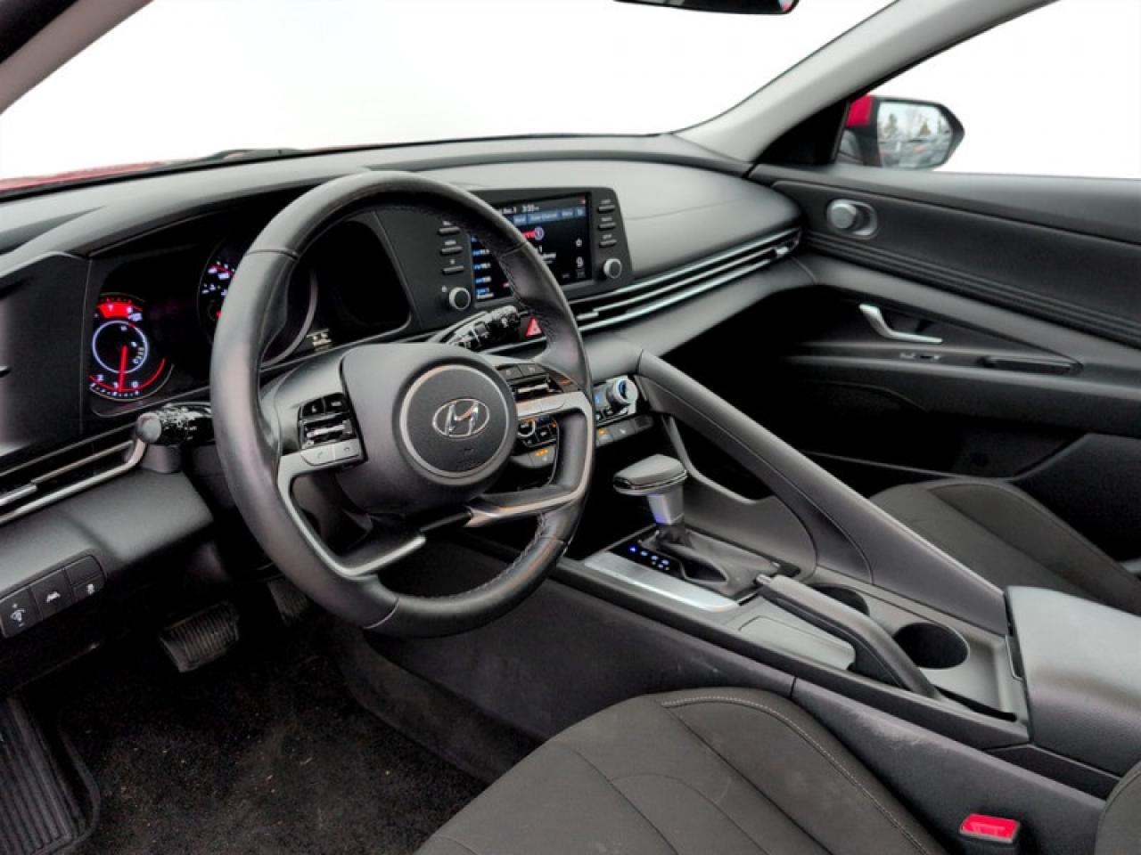 2022 Hyundai Elantra Preferred w/Sun + Tech Pkg  **1 OWNER** Photo