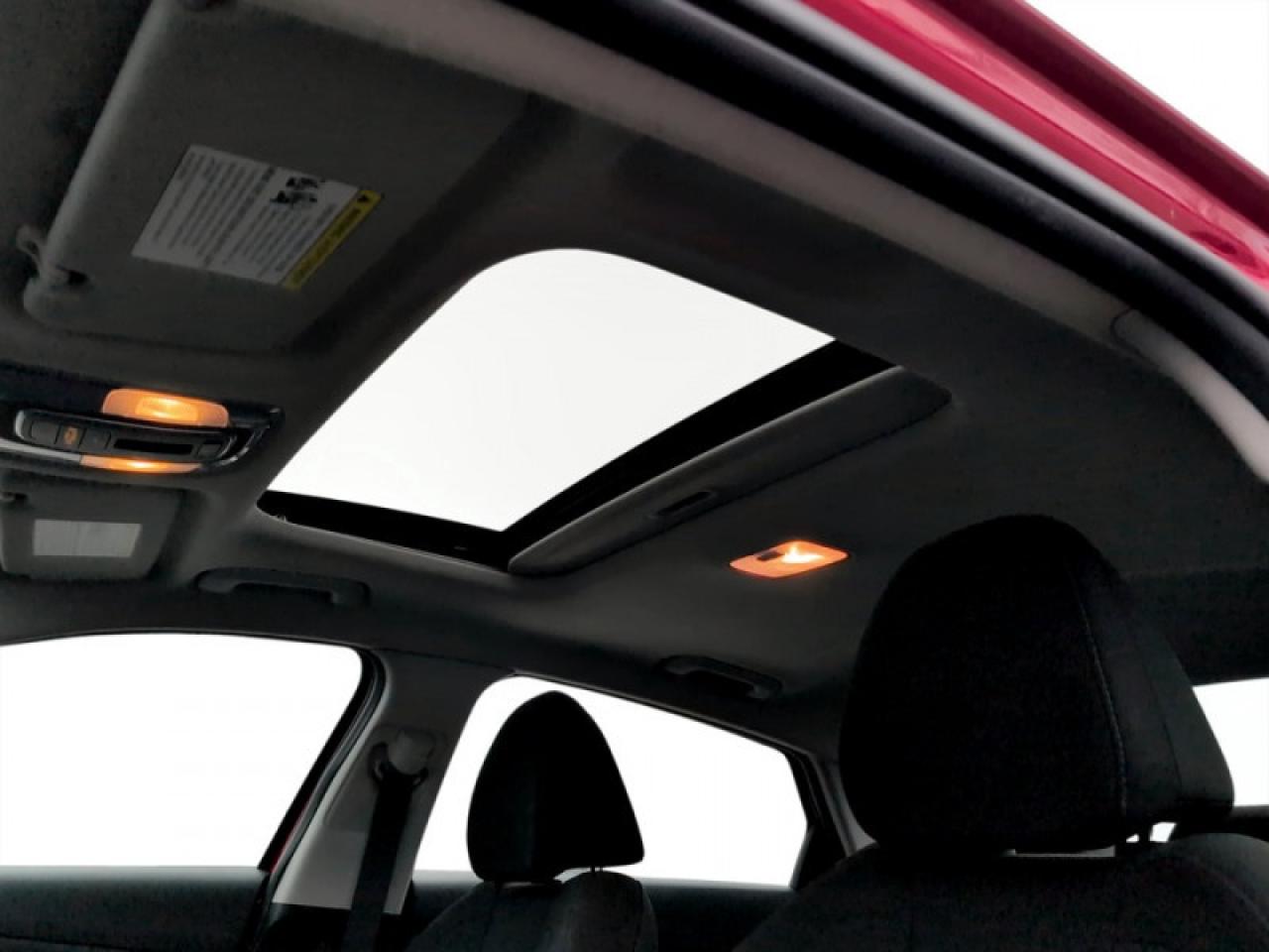 2022 Hyundai Elantra Preferred w/Sun + Tech Pkg  **1 OWNER** Photo