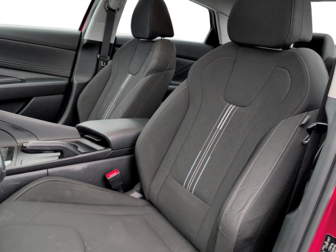 2022 Hyundai Elantra Preferred w/Sun + Tech Pkg  **1 OWNER** Photo