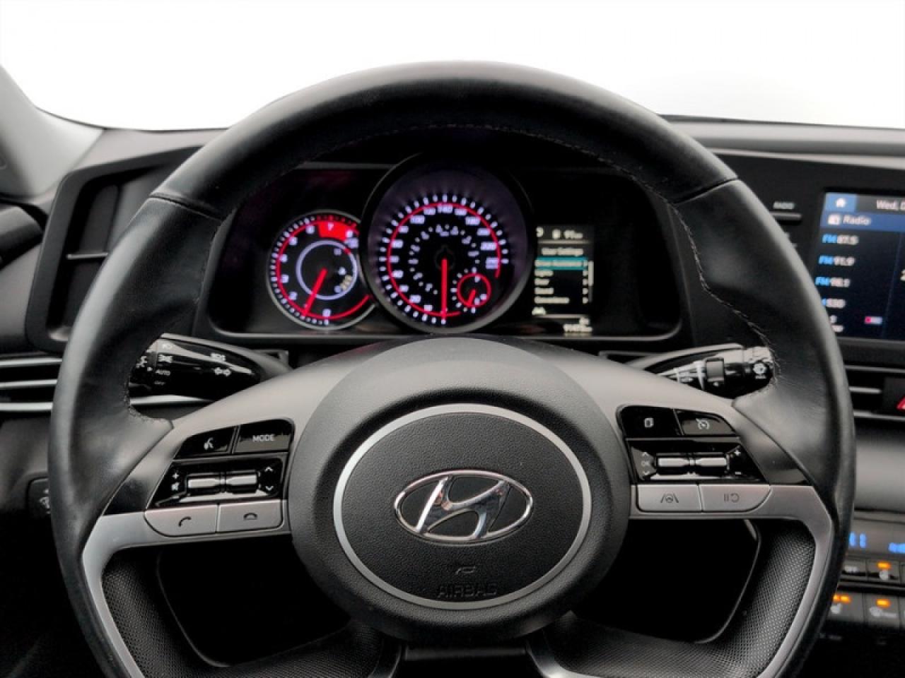 2022 Hyundai Elantra Preferred w/Sun + Tech Pkg  **1 OWNER** Photo