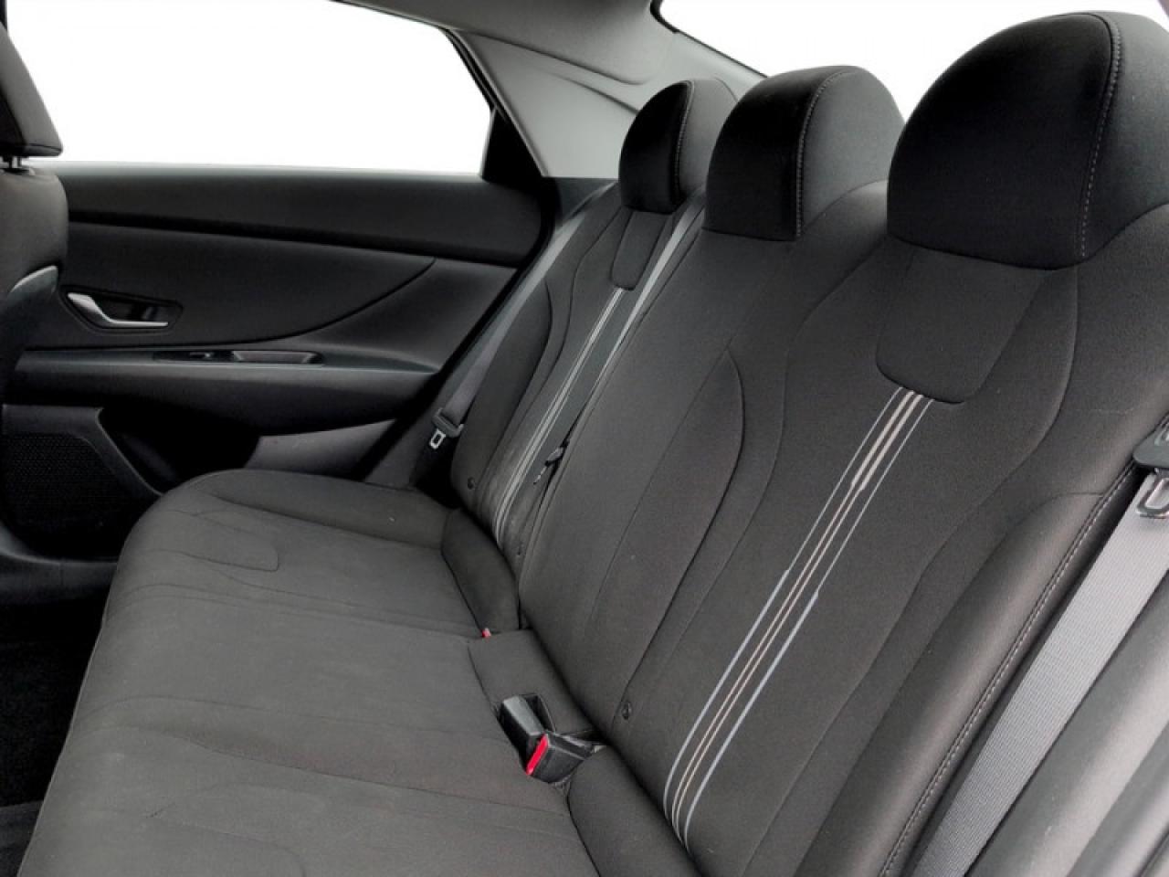 2022 Hyundai Elantra Preferred w/Sun + Tech Pkg  **1 OWNER** Photo