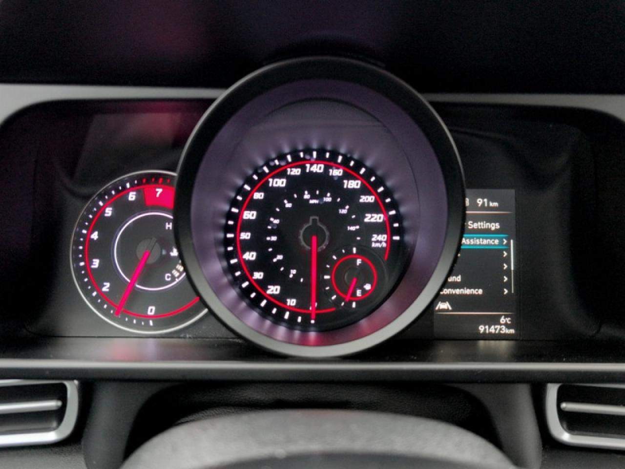 2022 Hyundai Elantra Preferred w/Sun + Tech Pkg  **1 OWNER** Photo