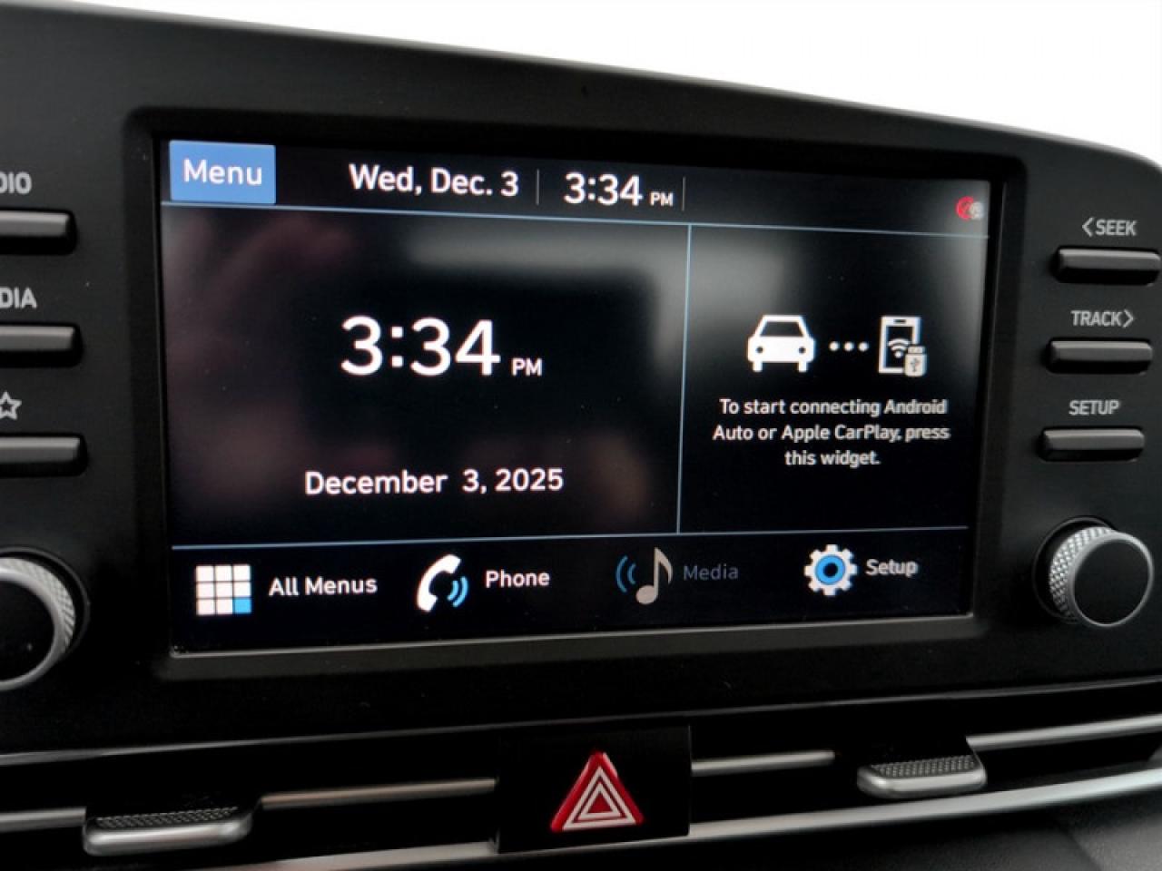 2022 Hyundai Elantra Preferred w/Sun + Tech Pkg  **1 OWNER** Photo