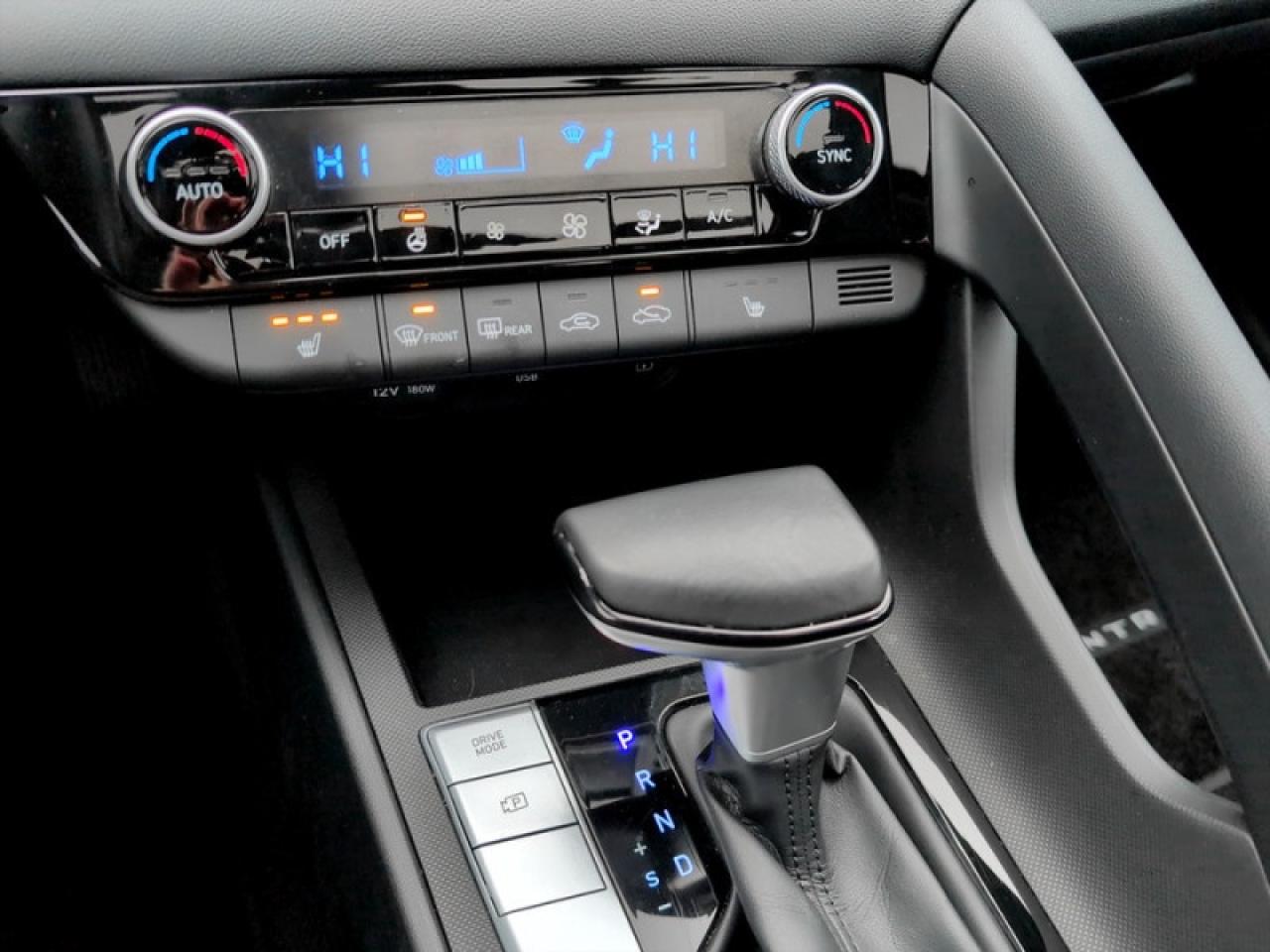 2022 Hyundai Elantra Preferred w/Sun + Tech Pkg  **1 OWNER** Photo