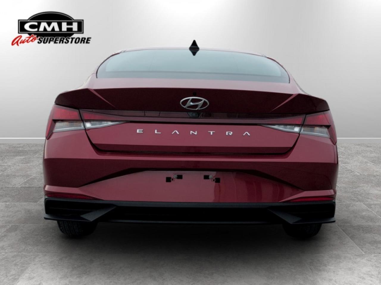 2022 Hyundai Elantra Preferred w/Sun + Tech Pkg  **1 OWNER** Photo3