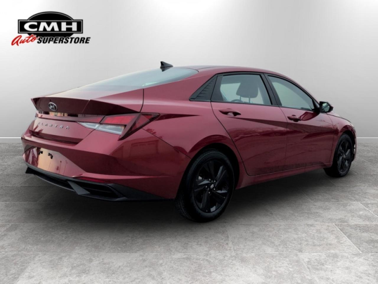 2022 Hyundai Elantra Preferred w/Sun + Tech Pkg  **1 OWNER** Photo4