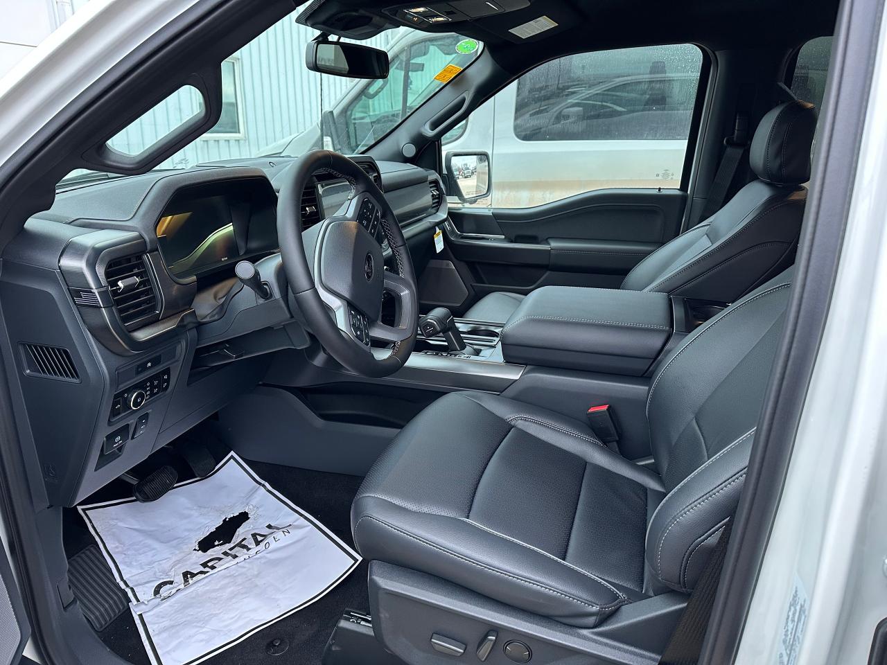 2025 Ford F-150 Lariat 4WD SuperCrew 5.5' Box Photo5