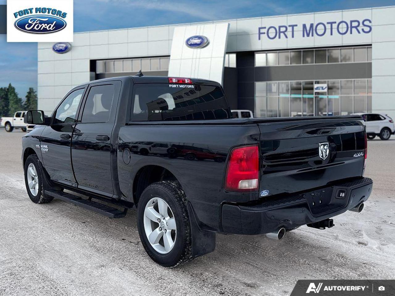 2023 RAM 1500 Classic EXPRESS Photo3