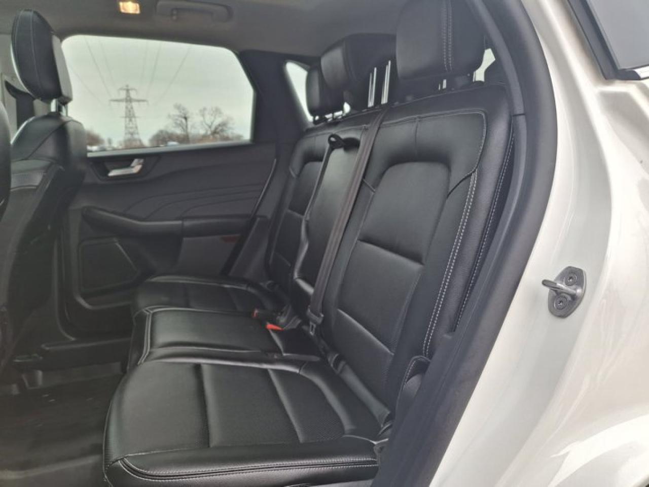 2022 Ford Escape Titanium AWD | Tow Pkg | Leather | Sunroof | Nav | Adaptive Cruise | Heated Wheel + Seats and More ! Photo
