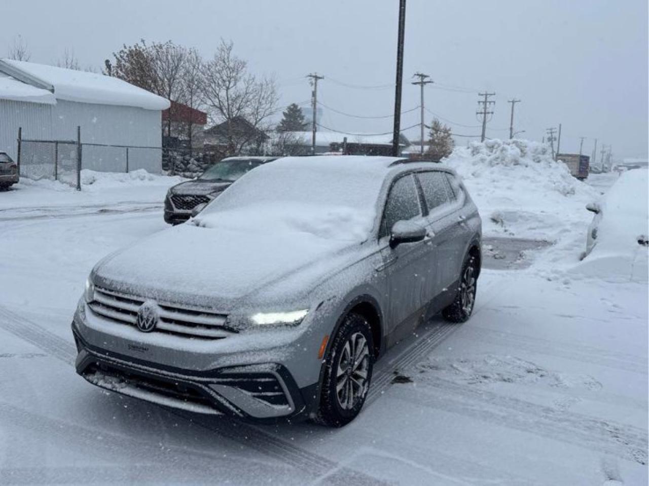 Used 2022 Volkswagen Tiguan Trendline AWD | Third Row Seats | Heated Seats | CarPlay + Android | Rear Camera | and More ! for sale in Guelph, ON