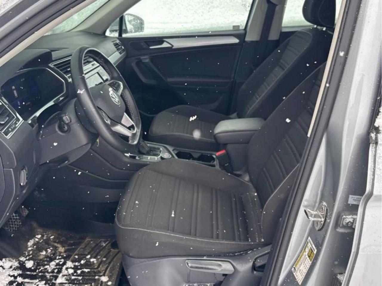 2022 Volkswagen Tiguan Trendline AWD | Third Row Seats | Heated Seats | CarPlay + Android | Rear Camera | and More ! Photo